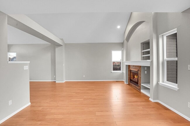 Building Photo - 5 bedroom, 3 1/2 bath home with attached 2 car garage