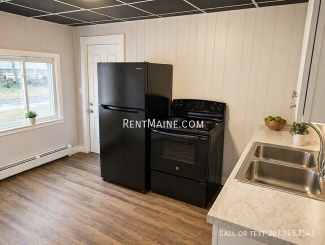 Building Photo - 468 Union St