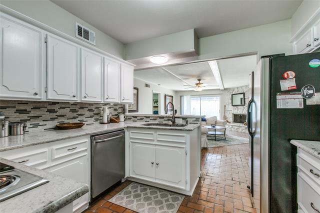 Building Photo - 7760 Dentcrest Dr