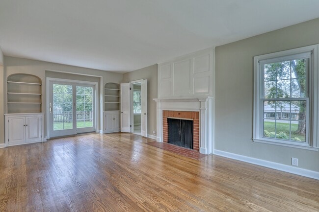 Building Photo - 645 Hi View Ct