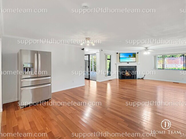 Building Photo - "Charming 3-Bed Home in Renton with Granite Touches & Gleaming Hardwood Floors!"
