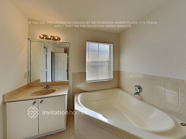 Building Photo - 13711 N Garden Cove Cir