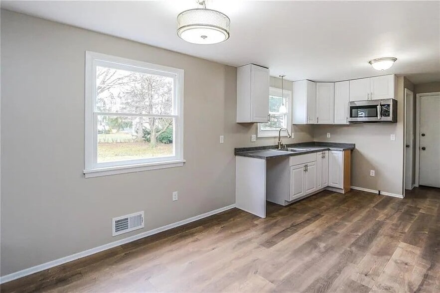 Building Photo - 72 Kinmont Dr