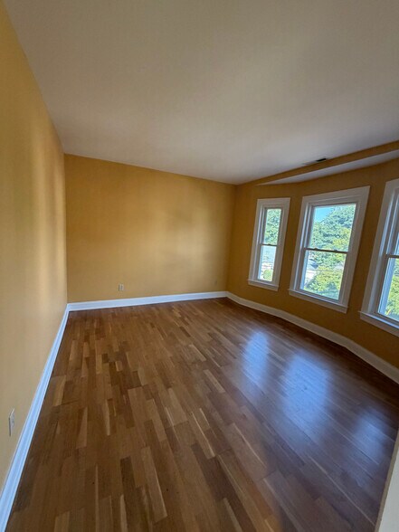Building Photo - 252 Villa Ave