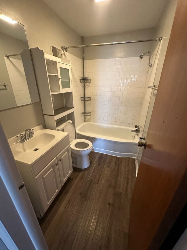 Building Photo - PRELEASING for AUGUST! Close to Campus