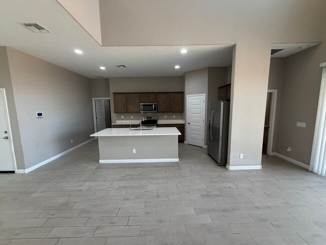 Building Photo - 40946 W Hillman Dr