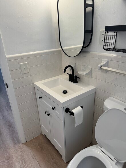 Building Photo - 171 S Broadway