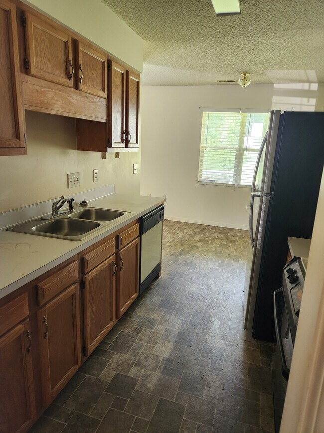 Building Photo - 213 Bishop Ln