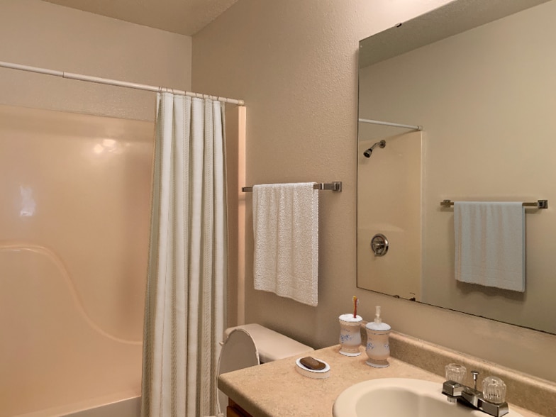 Building Photo - 1515 14th Ave E