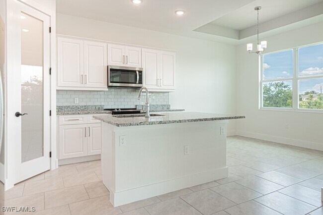 Building Photo - 420 NW 18th Pl