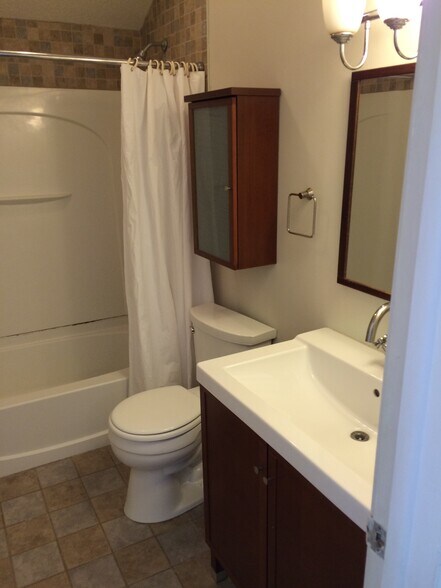 full bath - 1 Talcott Forest Rd