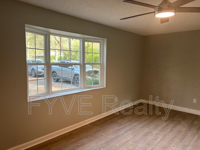 Building Photo - 13 Indian Trail