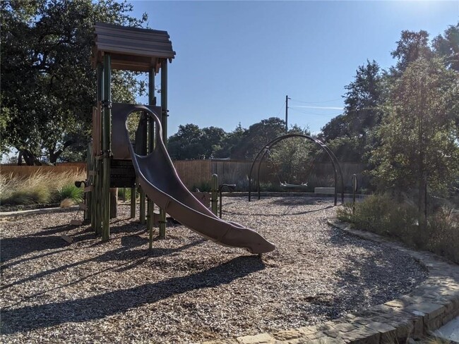 Building Photo - 1413 Itzel Bnd