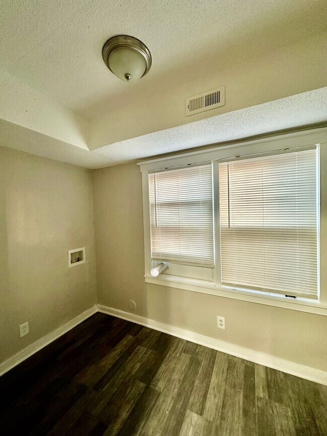 Building Photo - 2617 Benton Blvd