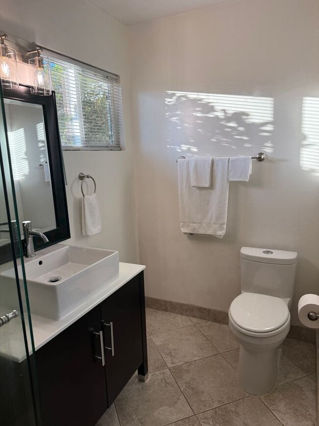 Building Photo - Private HOME 3bed/2 bath + POOL in Woodland Hills! NO OTHER UNIT ON THE PROPERTY!!!!