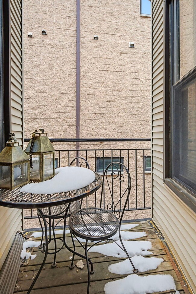 Building Photo - 1640 W Ohio St