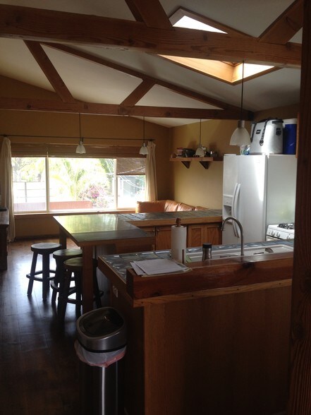 Kitchen - 643 Santa Clara Ave