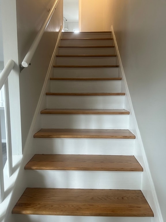 Building Photo - 7 Roys Dr