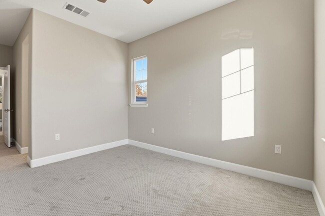 Building Photo - 1818 Tarragon Dr