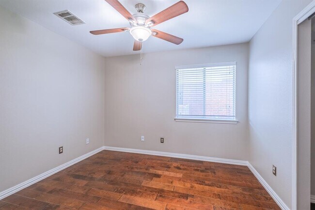 Building Photo - 645 Fort Thomas Pl