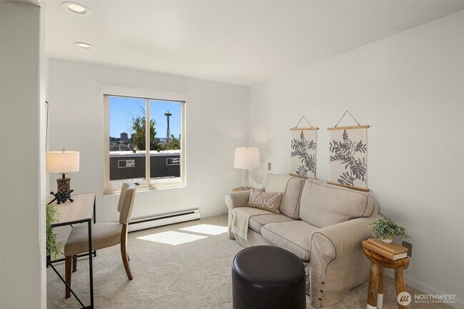 Building Photo - Top Floor Queen Anne Unit! (Beautiful views & 3 Parking Spaces)