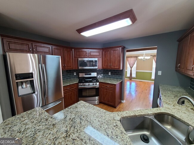 Building Photo - 225 Vinestone Ct