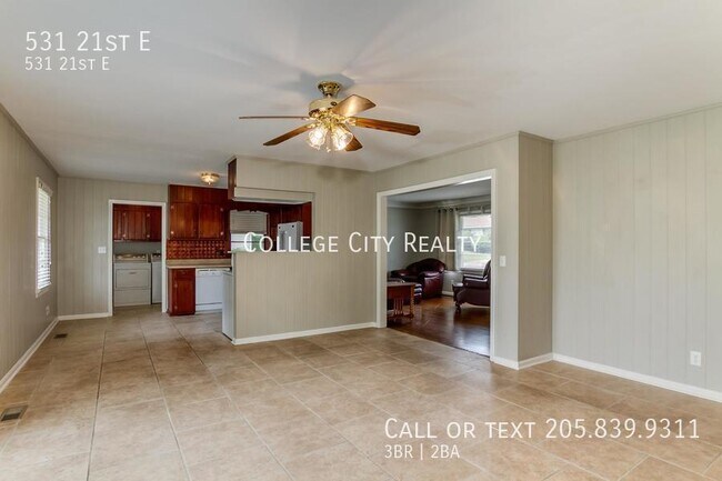 Building Photo - 531 21st St E