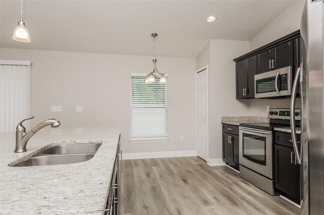 Building Photo - 463 Columbia Ct