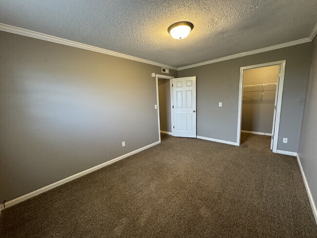 Building Photo - Easy Like Sunday Morning — Comfortable 2 Bed Apartment in Pawnee