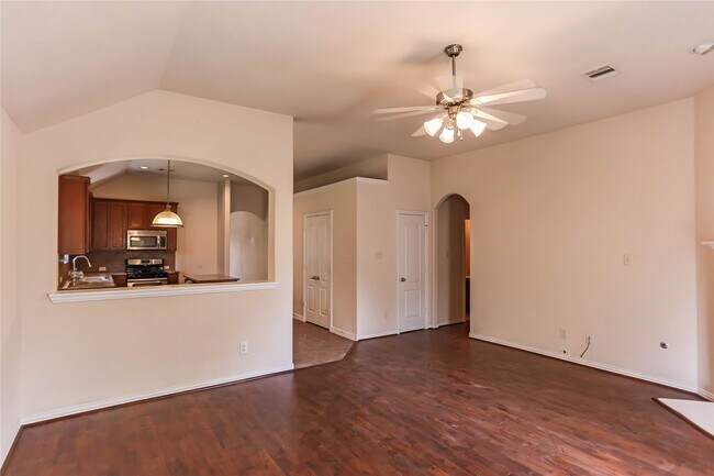 Building Photo - 1327 Maple Ace Dr