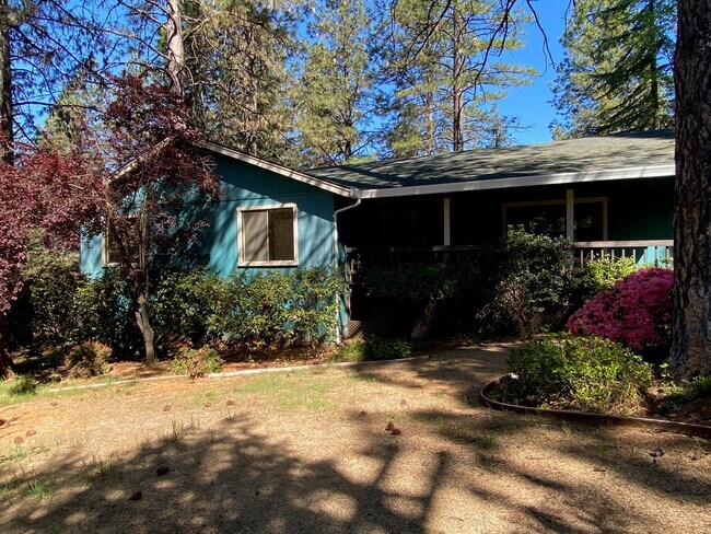 Building Photo - 10959 Alta Sierra Dr