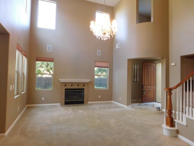 Building Photo - 2750 Dove Tail Dr