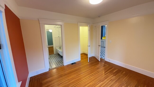 Building Photo - EPIC REA: Beautiful 2 Bed/2 Bath In the Heart of West Berkeley’s Poet’s Corner.