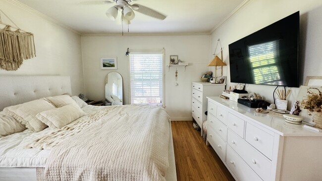 Main Bedroom - 4539 Van Noord Ave