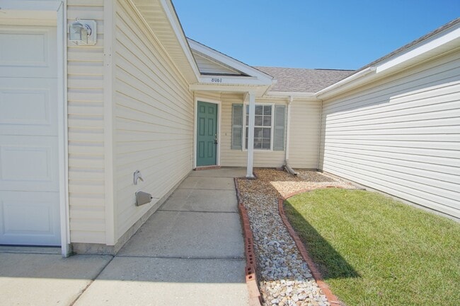 Building Photo - 2BR/1BA Home in Silverthorn – Close to Sho...