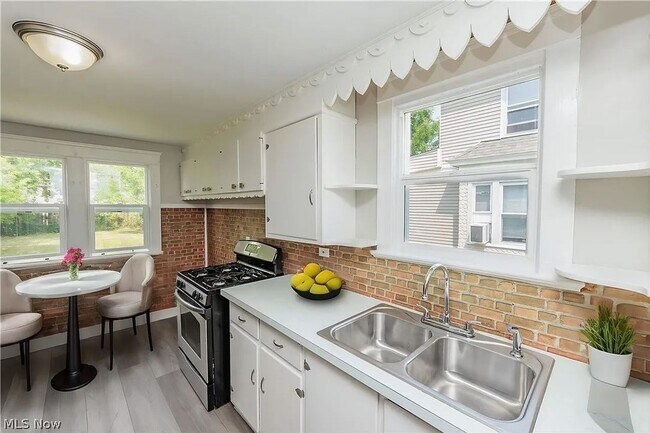 Building Photo - 3 Bedroom 1 Bathroom House in Lorain