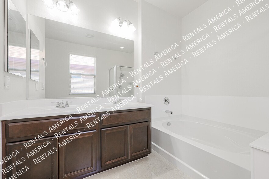 Building Photo - 10915 E Calypso Ave