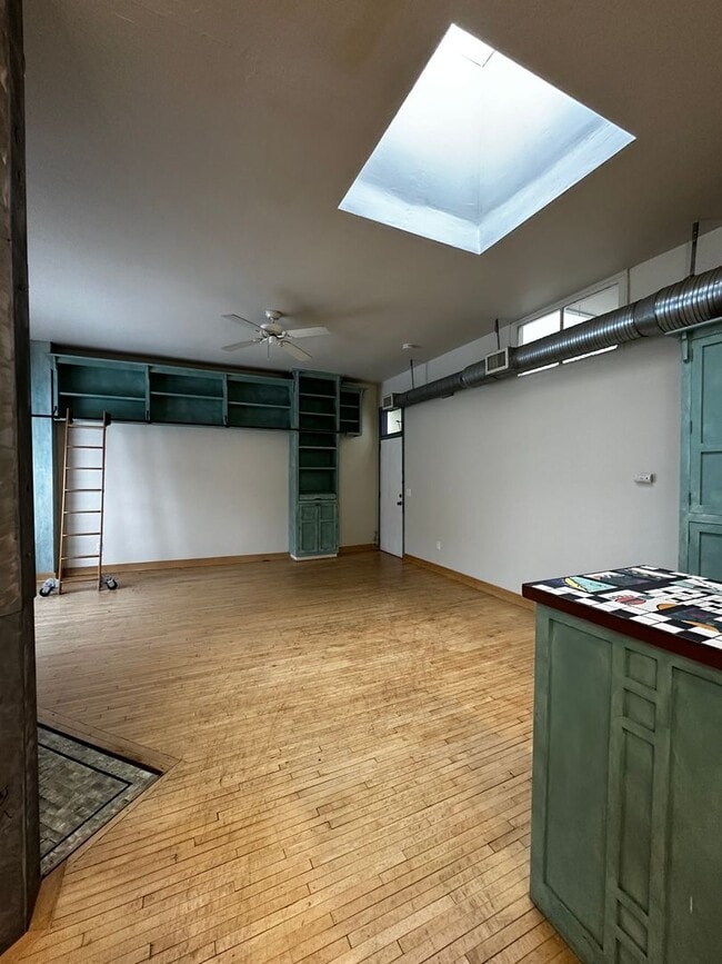 Building Photo - 123 N Broadway