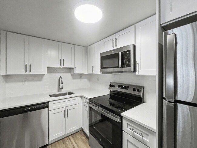Interior Photo - 418 Magnolia Street
