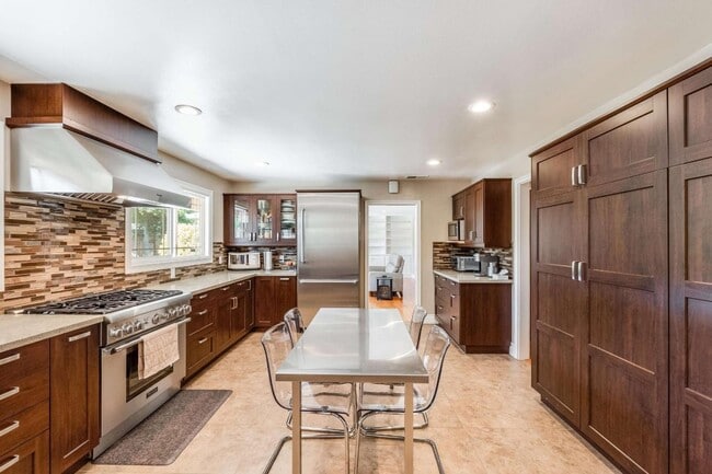 Building Photo - 12371 Saraglen Dr