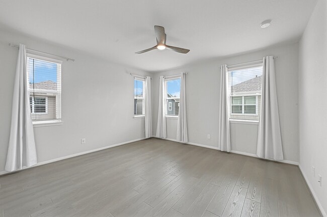 Building Photo - 1528 Lakeline Oak Dr