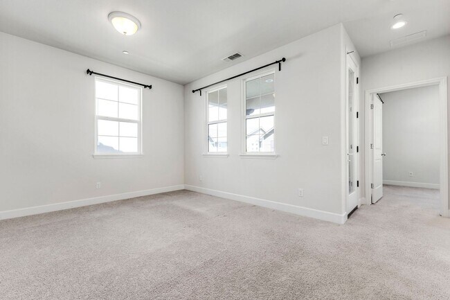 Building Photo - 3 Bed, 3 Bath East Garrison