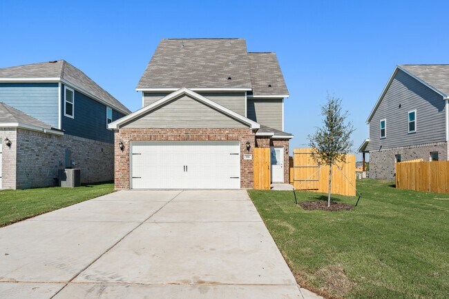 Building Photo - 1000 Camelia Grv Ct