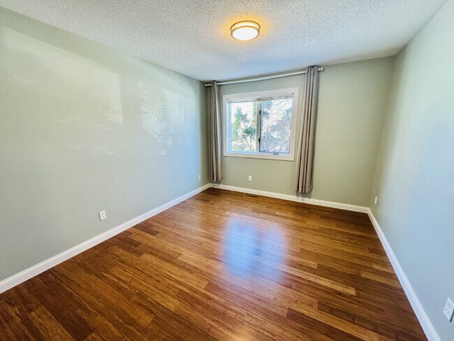 Building Photo - Charming Chaska Retreat: Spacious Single Family Homer 3-Bedroom 2.5 Bathroom Home with Finished B...