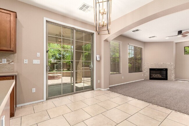 Building Photo - 15204 W Westview Dr