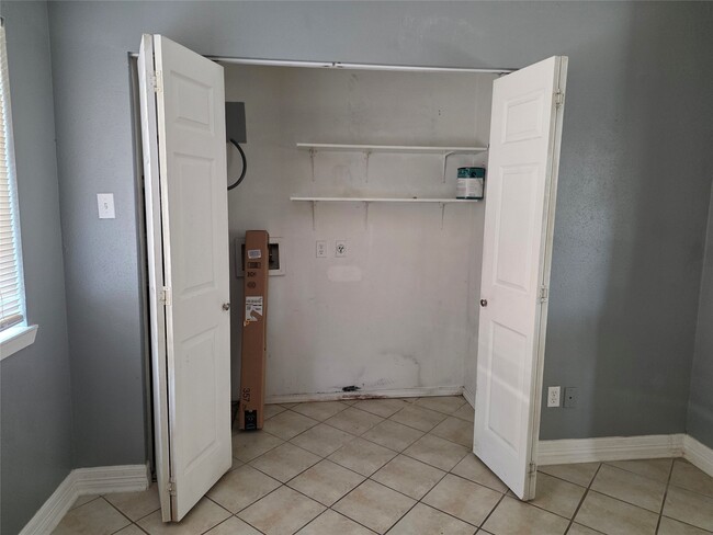 Building Photo - 19223 Woodglen Dr