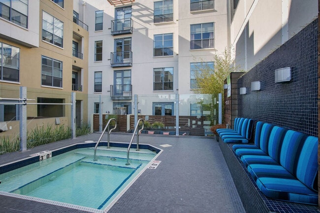 Building Photo - 355 Berry St