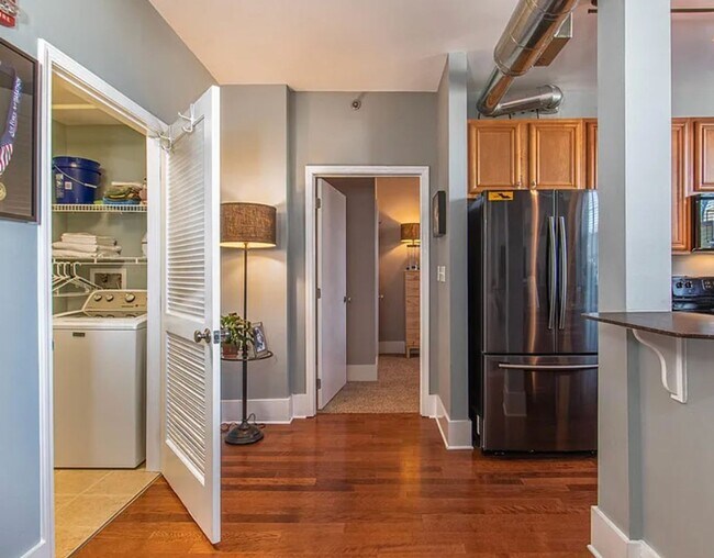 Building Photo - Knoxville 37917 - 1 bedroom 1 bath condo -...