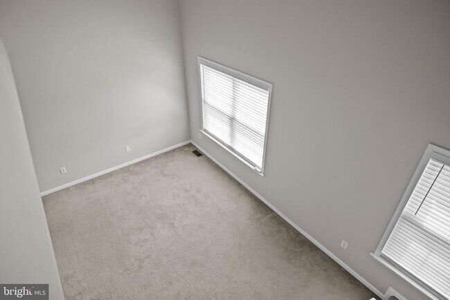 Building Photo - 618 Songbird Ct
