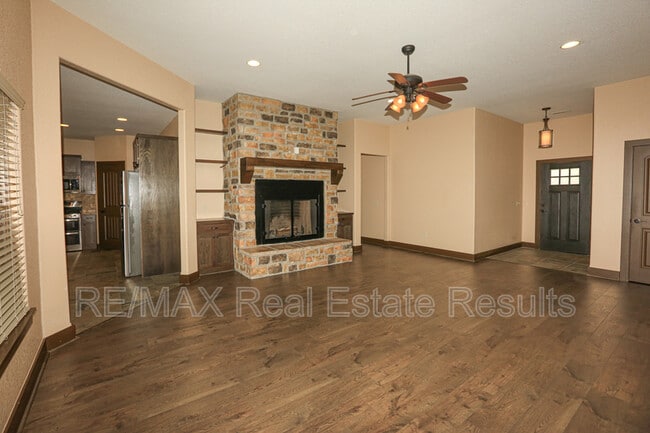 Building Photo - 1000 Peak St